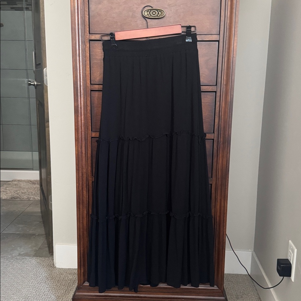 Passport black tiered maxi skirt size medium - Picture 2 of 4